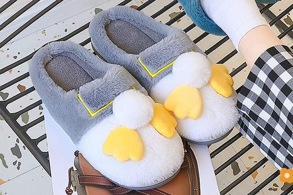 Пухени домашни чехли с 3D декорация-за жени