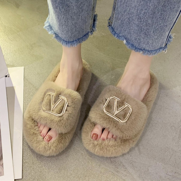 Ženske kućne papuče s metalnim elementom