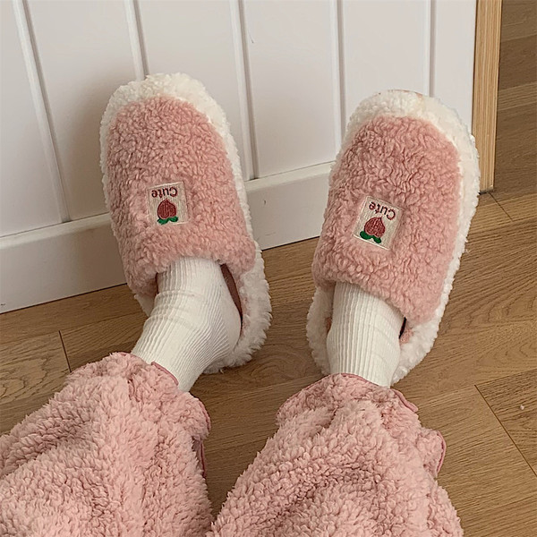 Дамски домашни чехли с бродиран надпис 