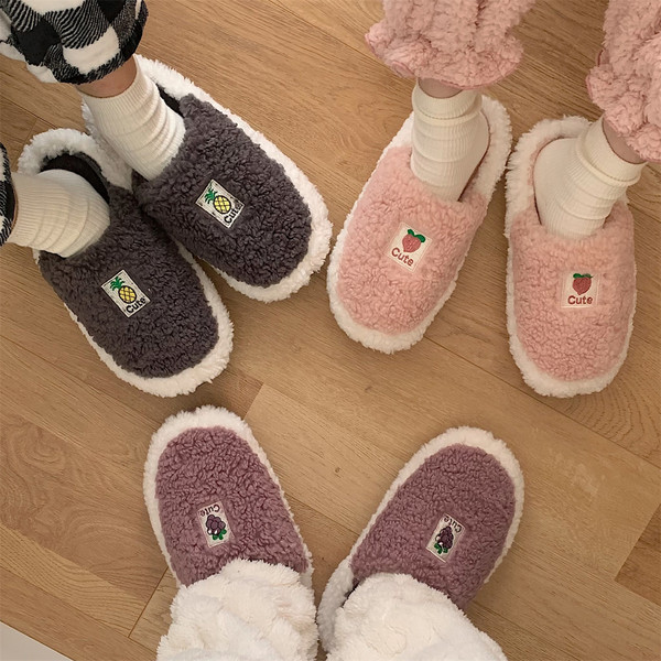 Дамски домашни чехли с бродиран надпис 