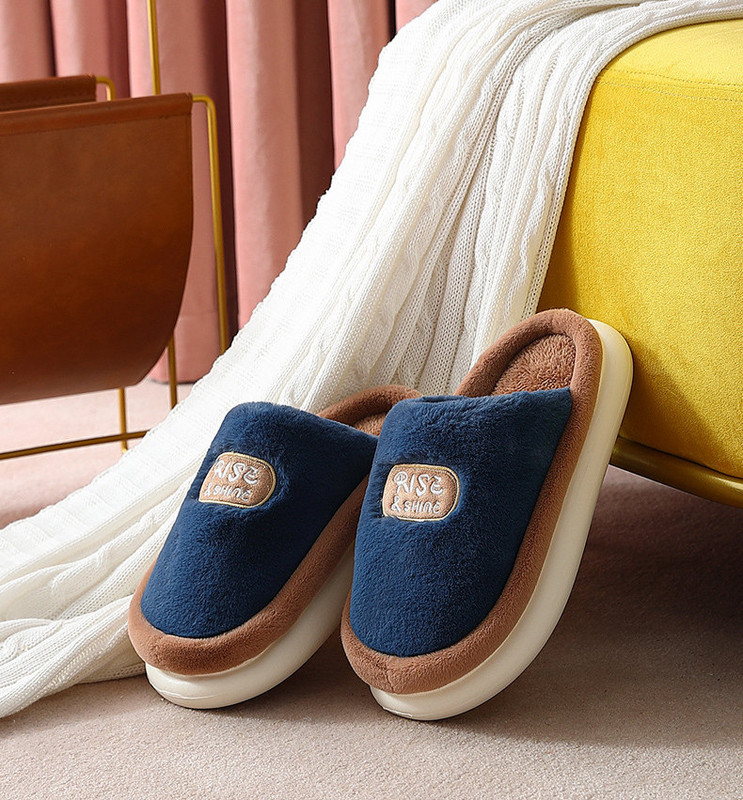 Дамски пухени домашни чехли с бродерия