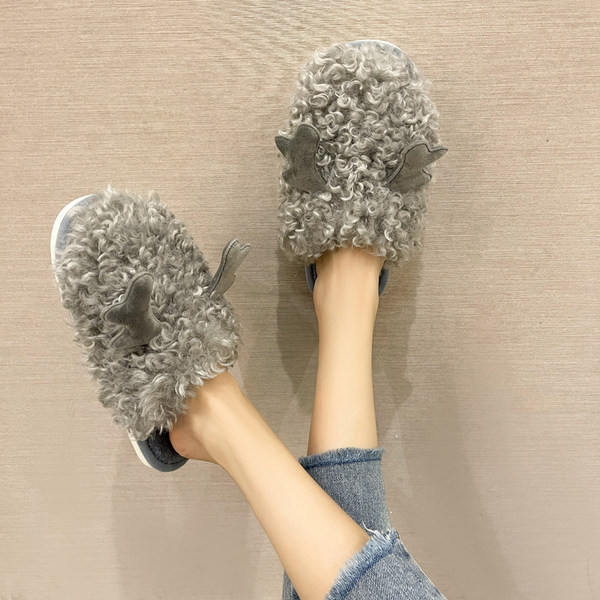 Дамски пухени чехли за дома с 3D рога