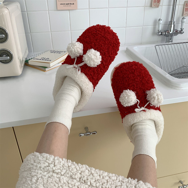 Pune papuče s pomponima