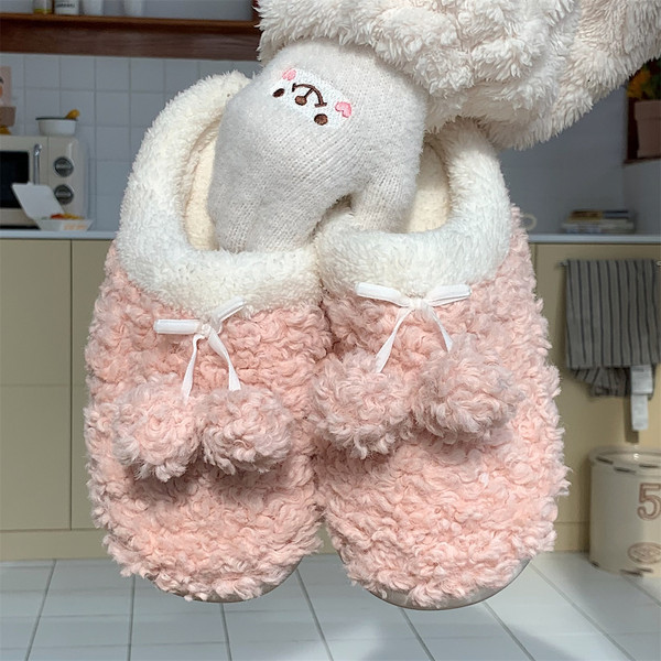 Pune papuče s pomponima