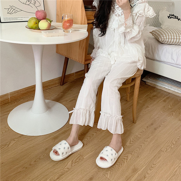 Дамски пухени чехли с бродирани звезди