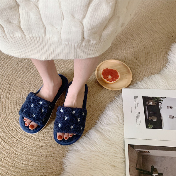 Дамски пухени чехли с бродирани звезди