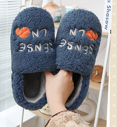 Ženske papuče sa natpisima u više boja