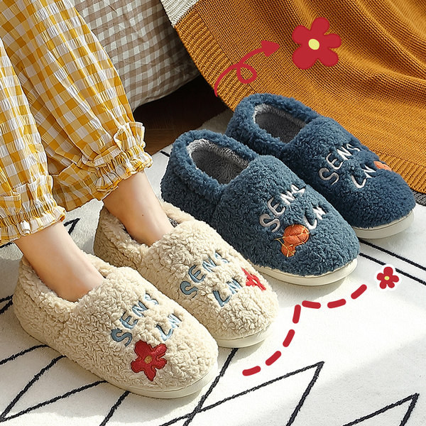 Ženske papuče sa natpisima u više boja