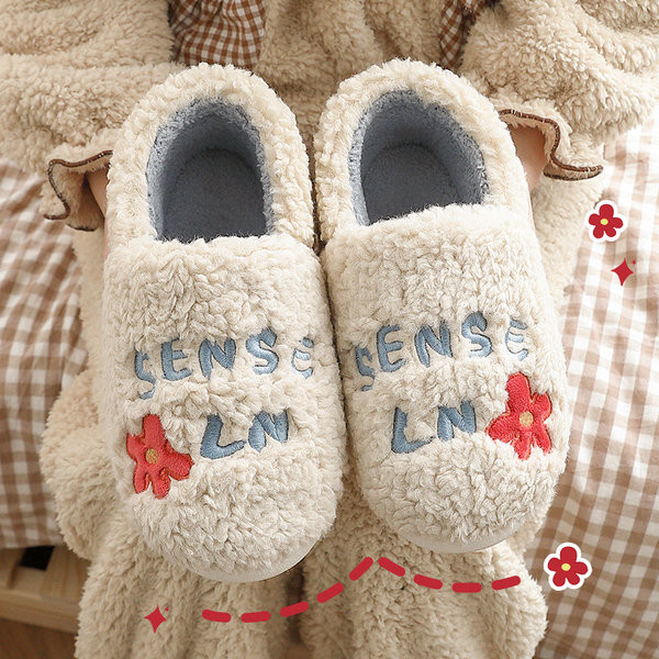 Ženske papuče sa natpisima u više boja