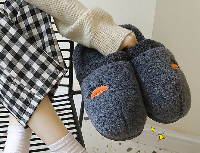 Ženske kućne perjanice s vezom