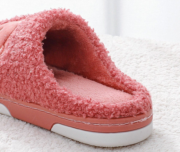 Puhe ženske papuče s vezom