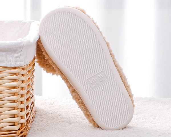 Moderne donje papuče s 3D elementom