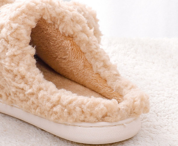 Moderne donje papuče s 3D elementom