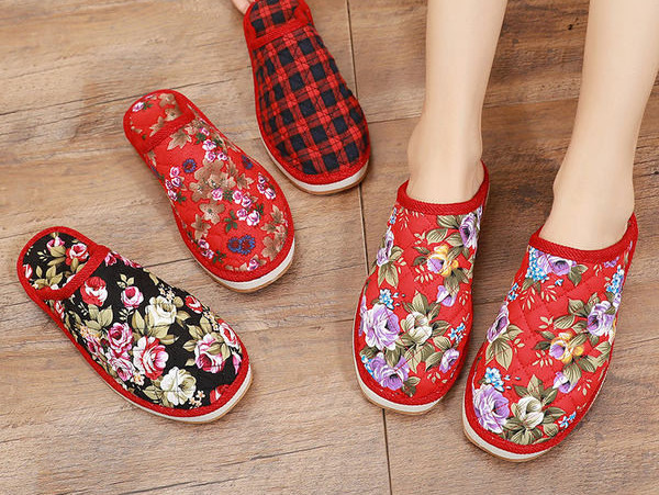 Novi model ženskih papuča sa ravnim potplatom