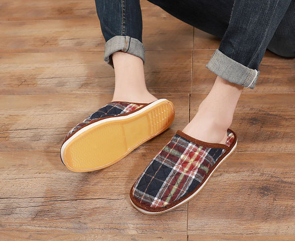 Novi model ženskih papuča sa ravnim potplatom