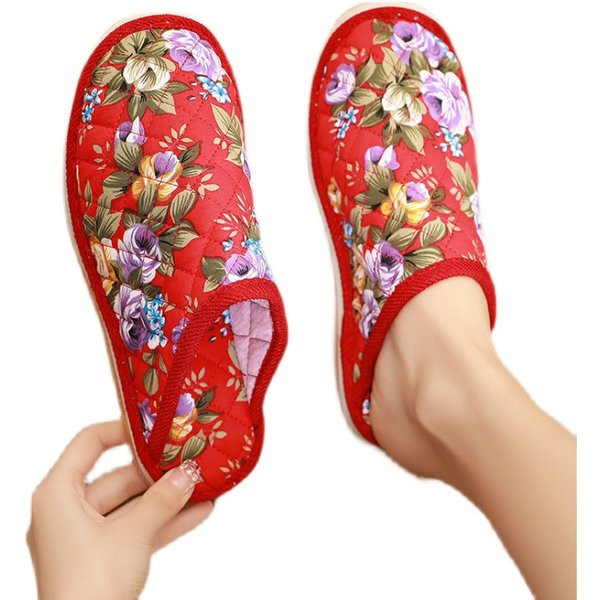 Novi model ženskih papuča sa ravnim potplatom