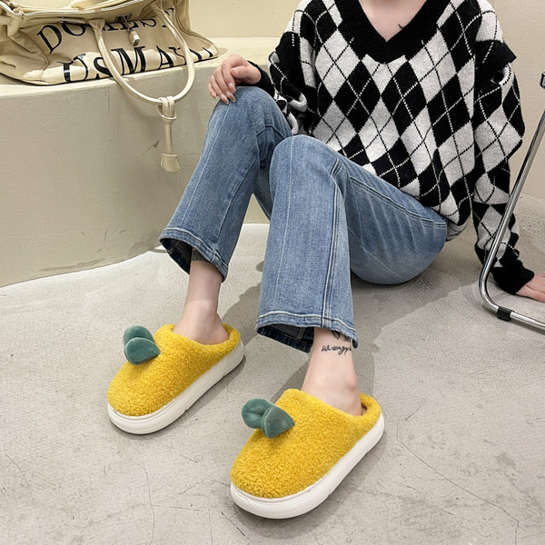 Дамски есенно-зимни домашни чехли с апликация