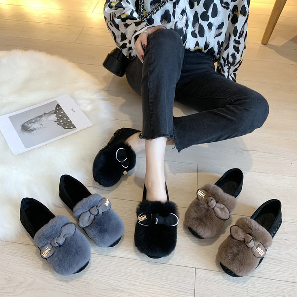 Пухени дамски пантофи с панделка и метална декорация