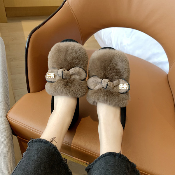 Пухени дамски пантофи с панделка и метална декорация