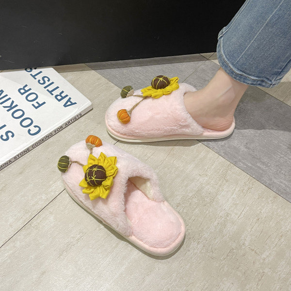 Домашни чехли с елемент цветя 