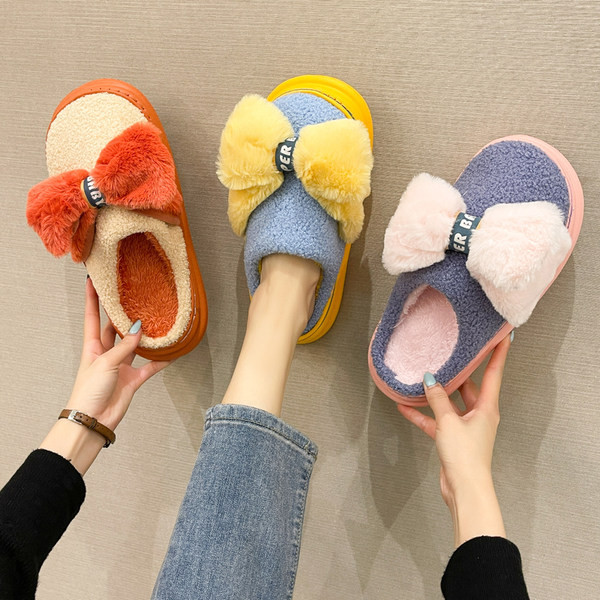 Дамски пухени домашни пантофи с панделка