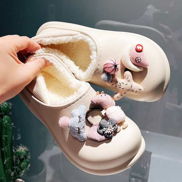 Гумени дамски чехли с топла подплата и 3D елементи