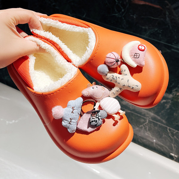 Гумени дамски чехли с топла подплата и 3D елементи