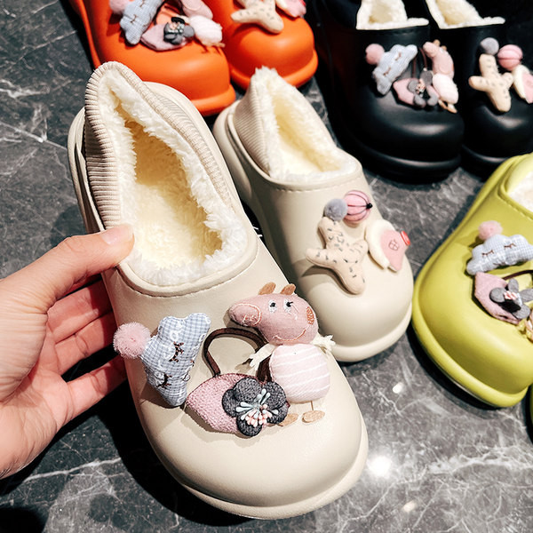 Гумени дамски чехли с топла подплата и 3D елементи