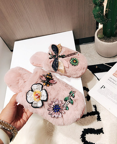 Ženske moderne kućne papuče s ukrasnim kamenčićima