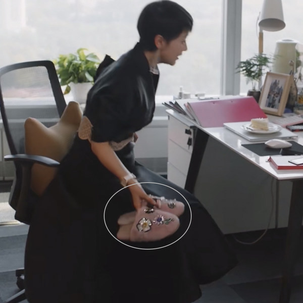 Ženske moderne kućne papuče s ukrasnim kamenčićima