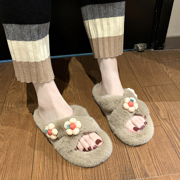 Дамски актуални меки пантофи с декоративни цветя