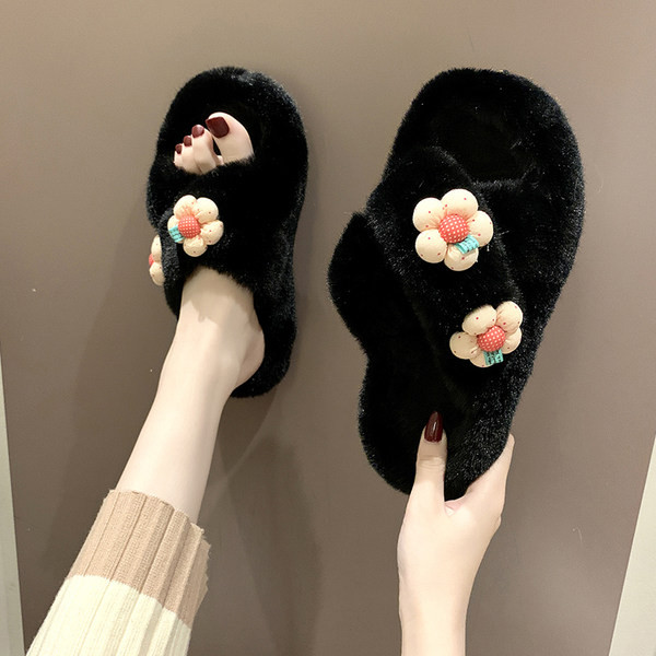 Дамски актуални меки пантофи с декоративни цветя