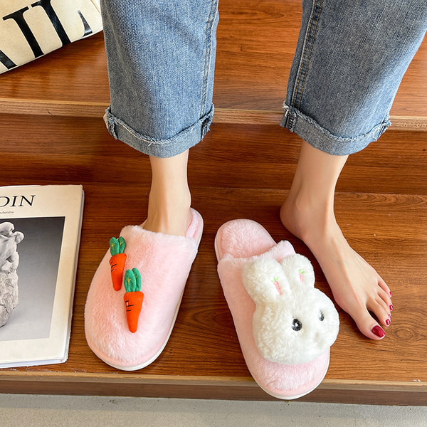 Плюшени пантофи за дома с 3D елементи