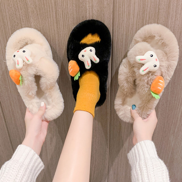 Пухени чехли с равна подметка и 3D елементи 