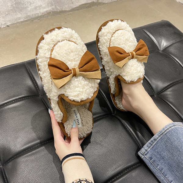 Пухени домашни чехли с панделка и равна подметка