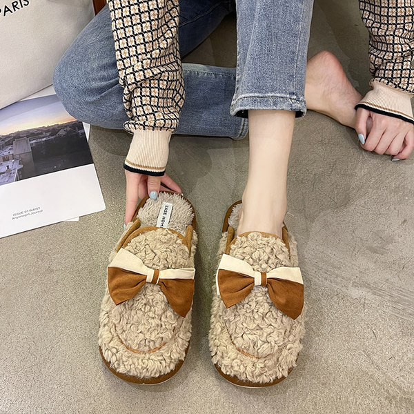 Пухени домашни чехли с панделка и равна подметка