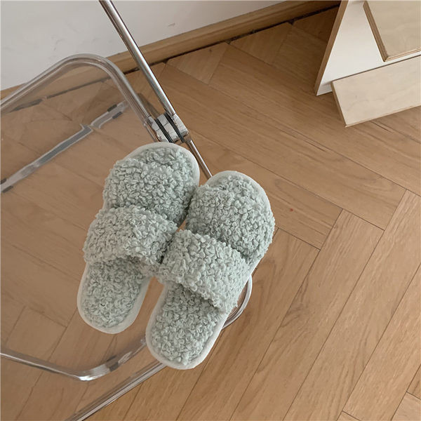 Модерни дамски домашни чехли в различни модели