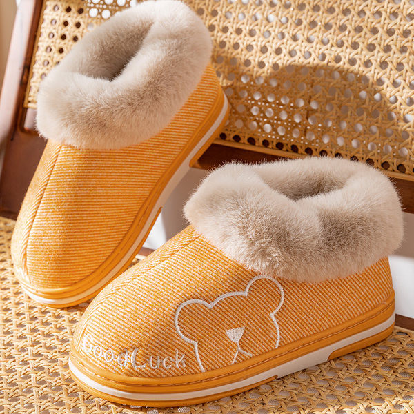 Меки дамски пантофи с бродерия и пух