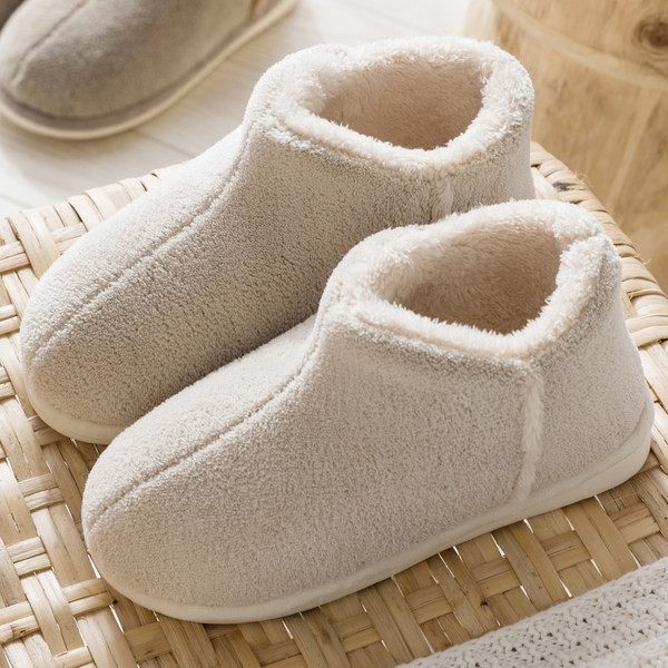 Дамски домашни плюшени пантофи изчистен модел
