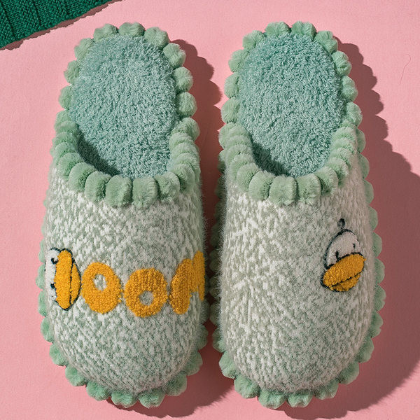 Ženske papuče s izvezenom aplikacijom i ravnim potplatom