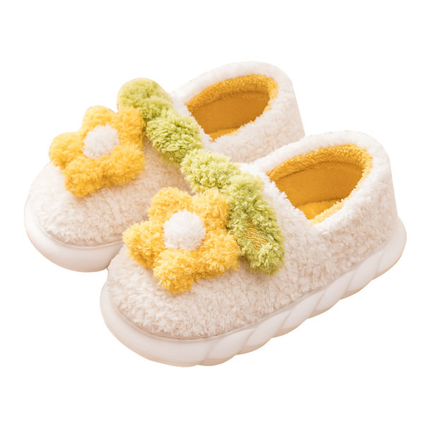 Пухени пантофи с 3D цветя и равна подметка 