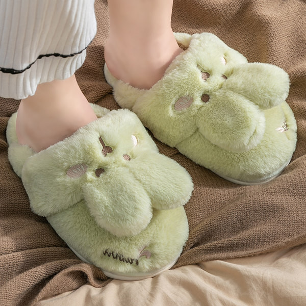 Домашни пухени пантофи с 3D елемент подходящи за зимата