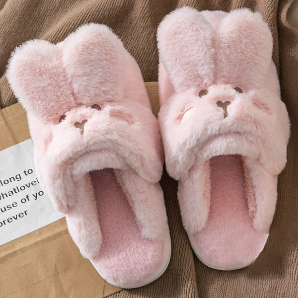 Домашни пухени пантофи с 3D елемент подходящи за зимата