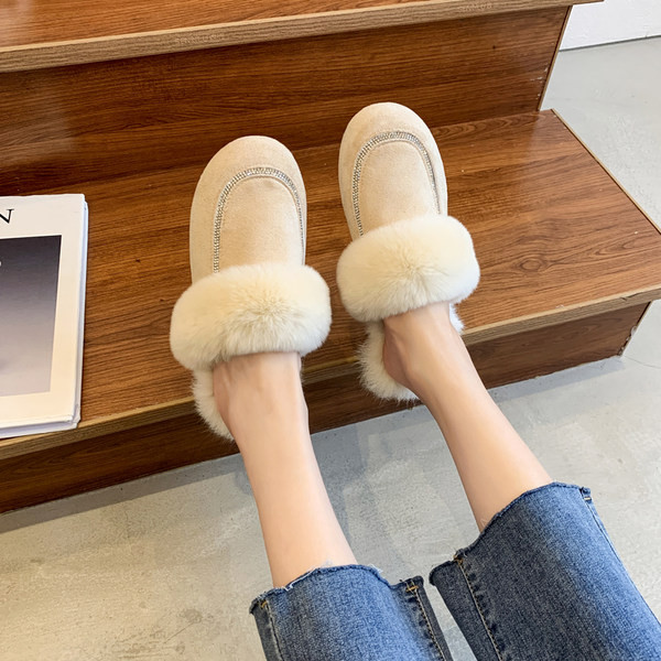 Дамски домашни чехли с декоративни камъни