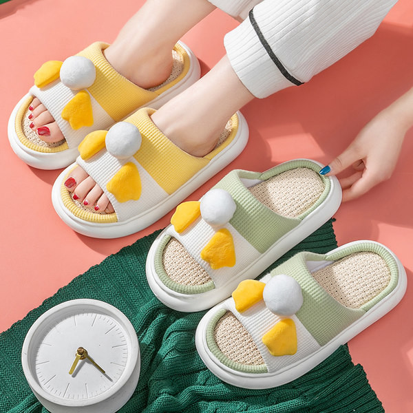 Дамски отворени домашни чехли с апликация