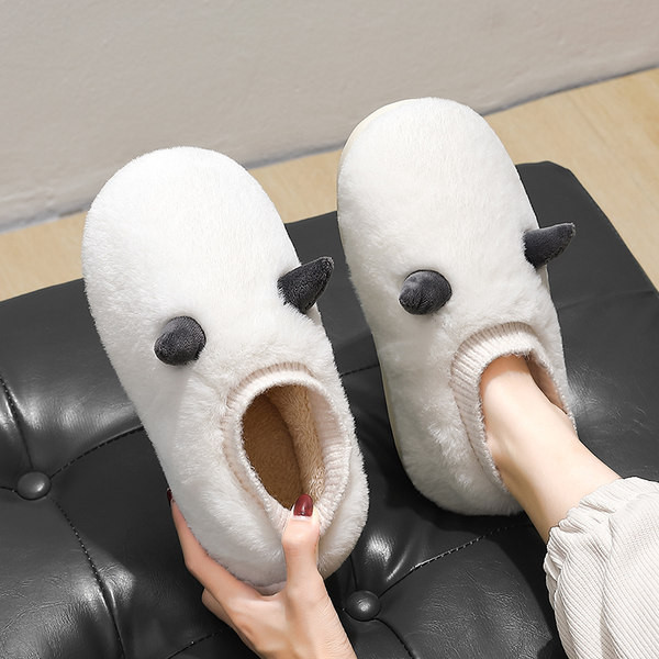 Домашни пухени пантофи с 3D елемент