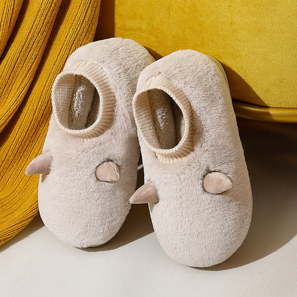 Домашни пухени пантофи с 3D елемент