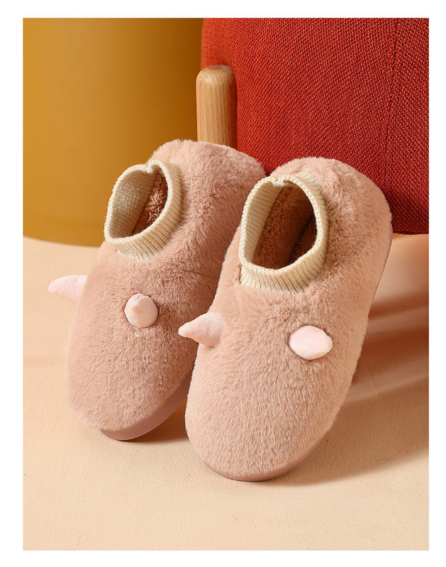 Домашни пухени пантофи с 3D елемент