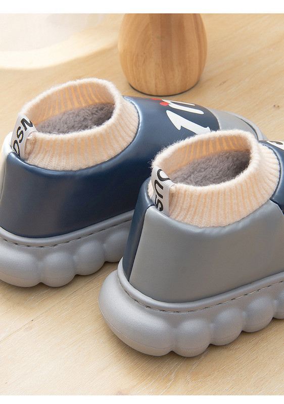 Актуални домашни пантофи за мъже и жени с апликация