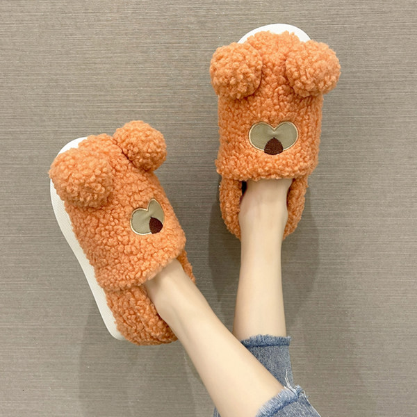 Домашни пантофи с бродерия и 3D елементи